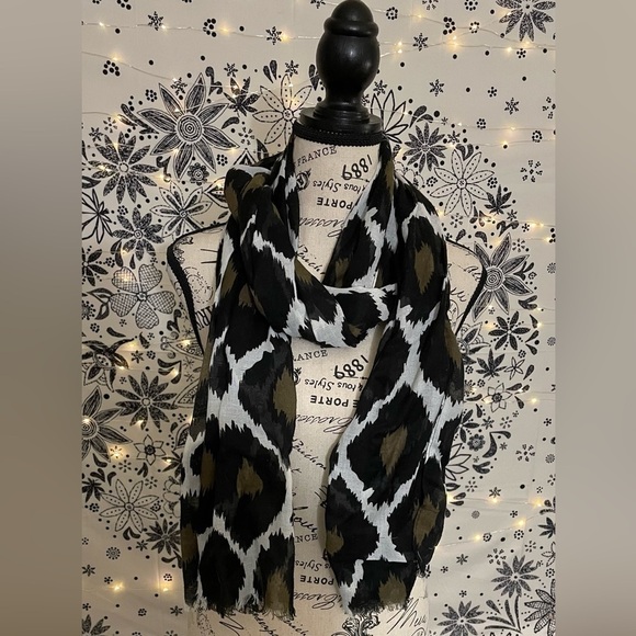 THREE scarves - three beautiful well-loved scarves / great condition - Picture 4 of 4